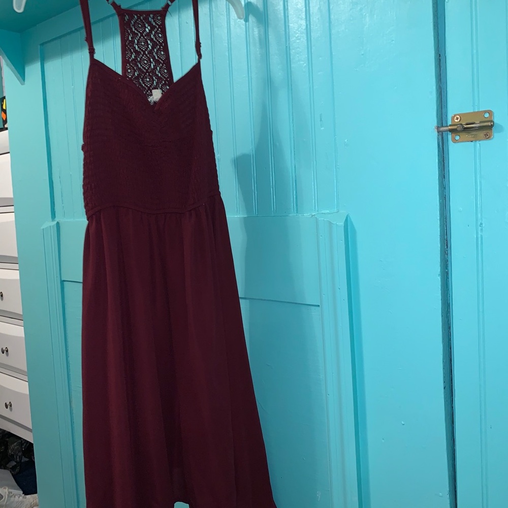 Super cute flowing garnet dress!